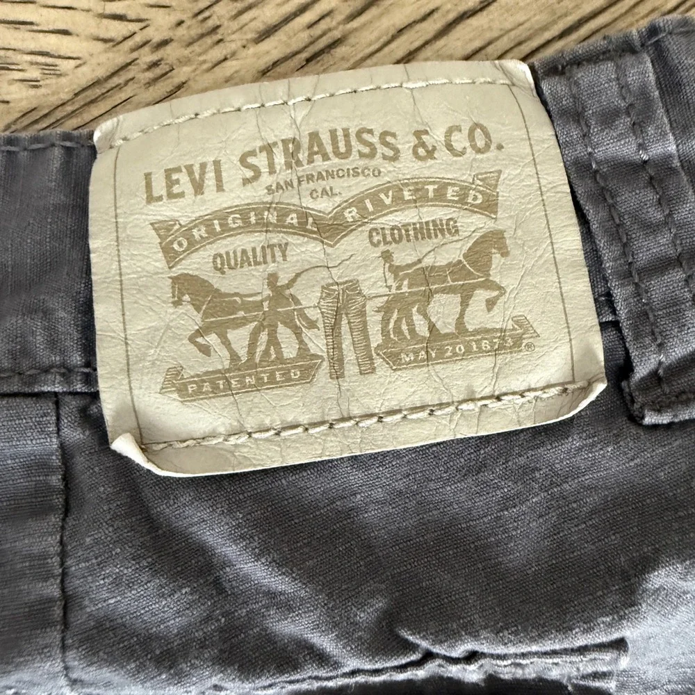 Levis Mens Cargo Shorts Gray Cotton Utility Pockets Size 20 Reg W30 8369-G28